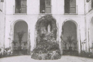 Patio interior del colegio