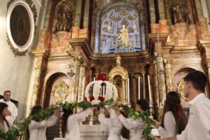 Coronación de la Virgen Inmaculada en la iglesia del colegio Sagrado Corazón Bachillerato de Málaga